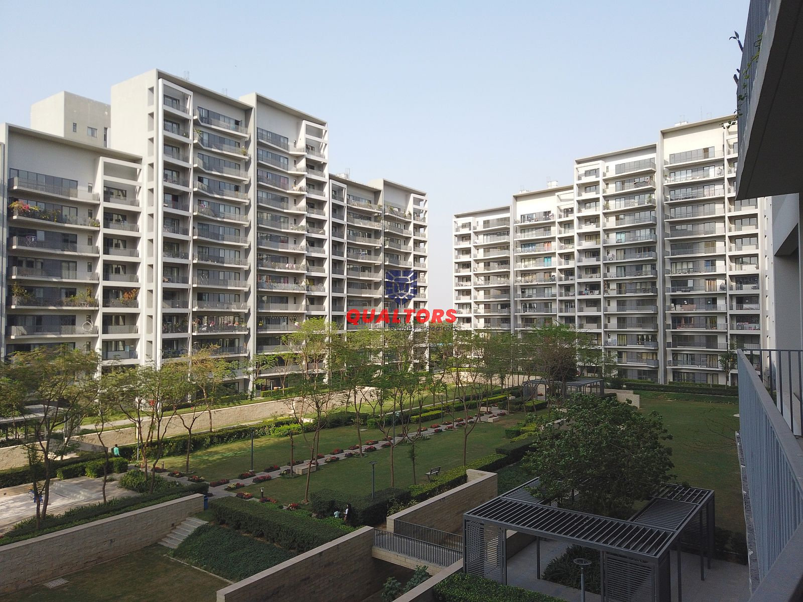 3 BHK Middle Floor Park Facing